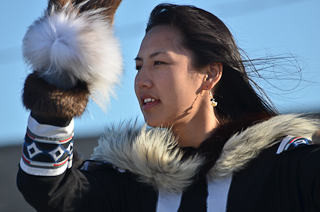 Zahajovaci tanec narodni udalosti trc.ca v Inuviku